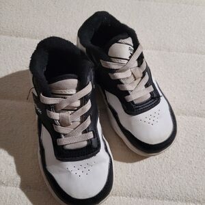 Reebok Kids Black and White Sneakers, Size 10.